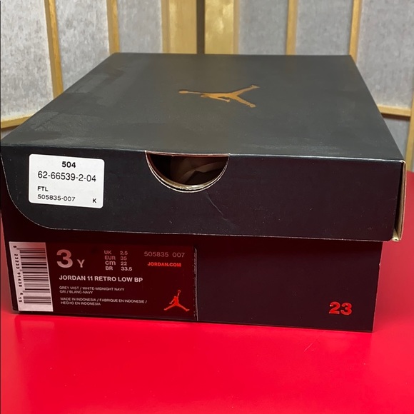 Jordan 11 Retro Low BP - Picture 2 of 4